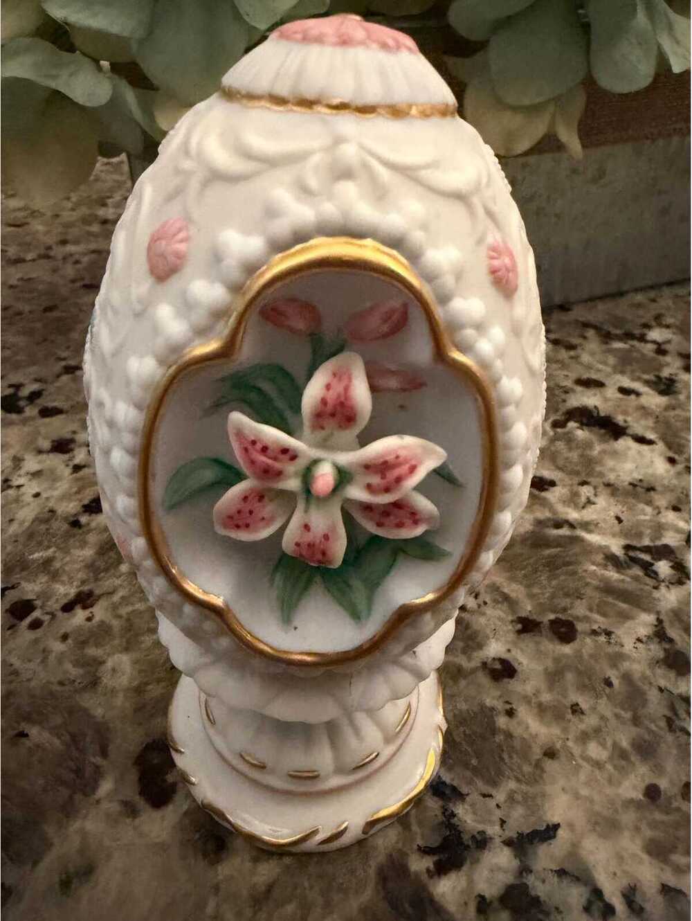 1990 Lenox bisque porcelain 'The Lily Blossom Egg with pedestal stand.